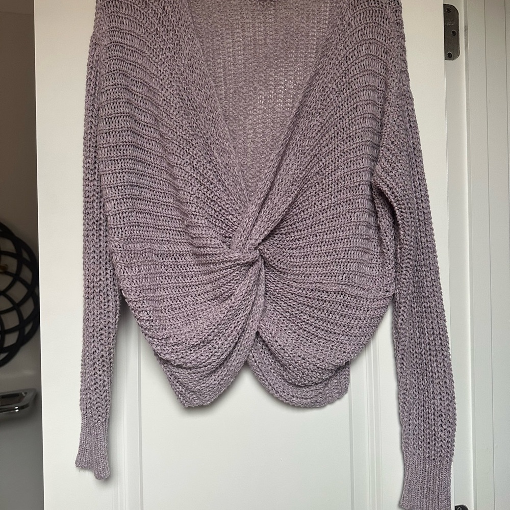 Ivy + Main Twist-Front Crop Sweater Lilac/light purple size M